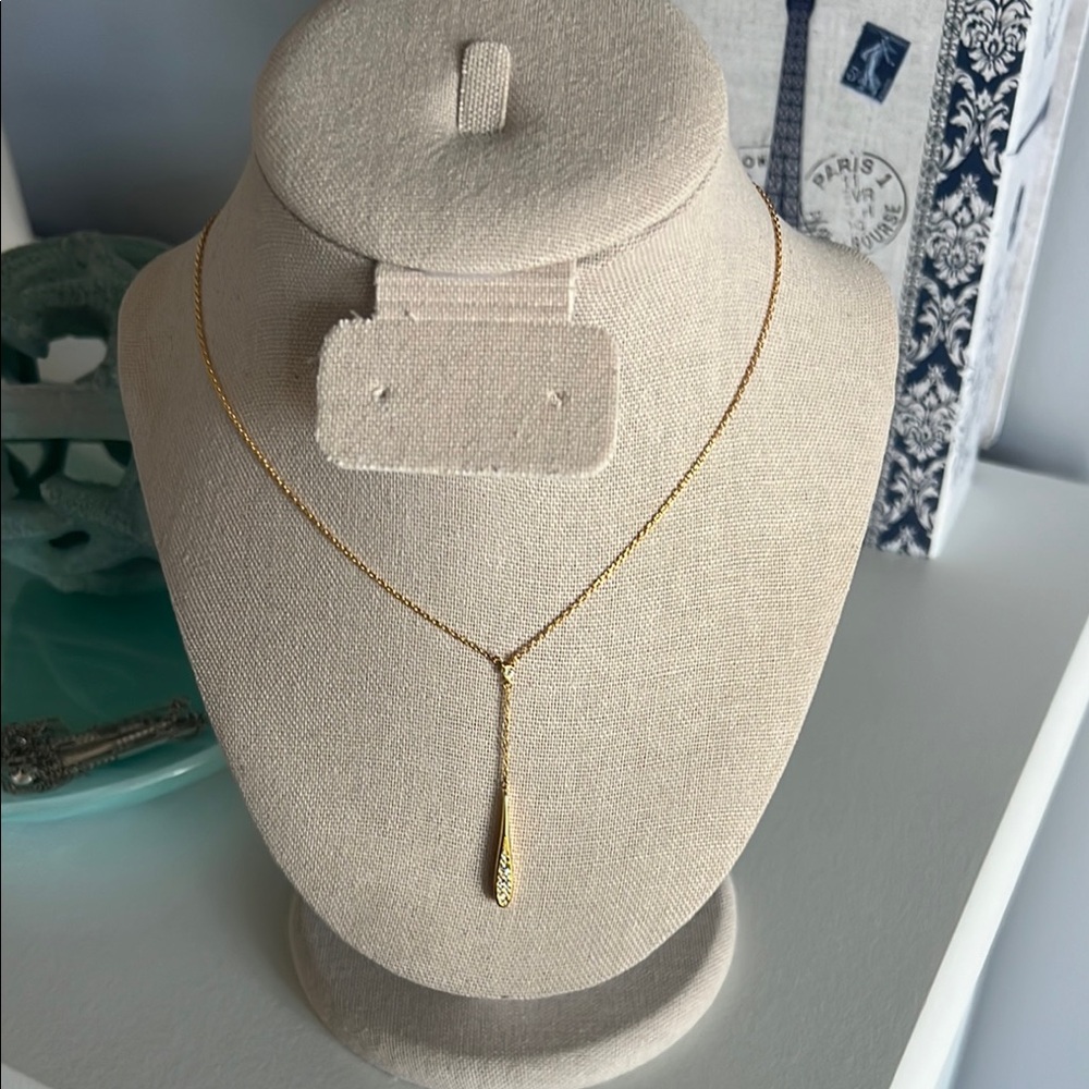 Elegant Gold Pendant Necklace